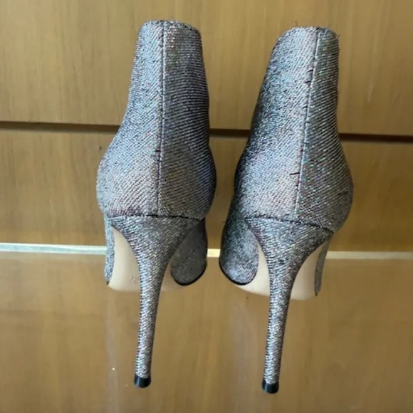 Virtually New Gianvito Rossi Iridescent Silver Peep Toe Booties - Size 37 - Picture 5 of 7